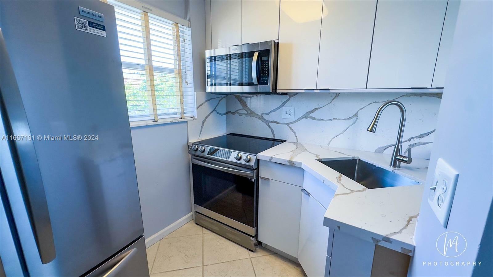 Property Photo:  1731 SE 15th St 315  FL 33316 