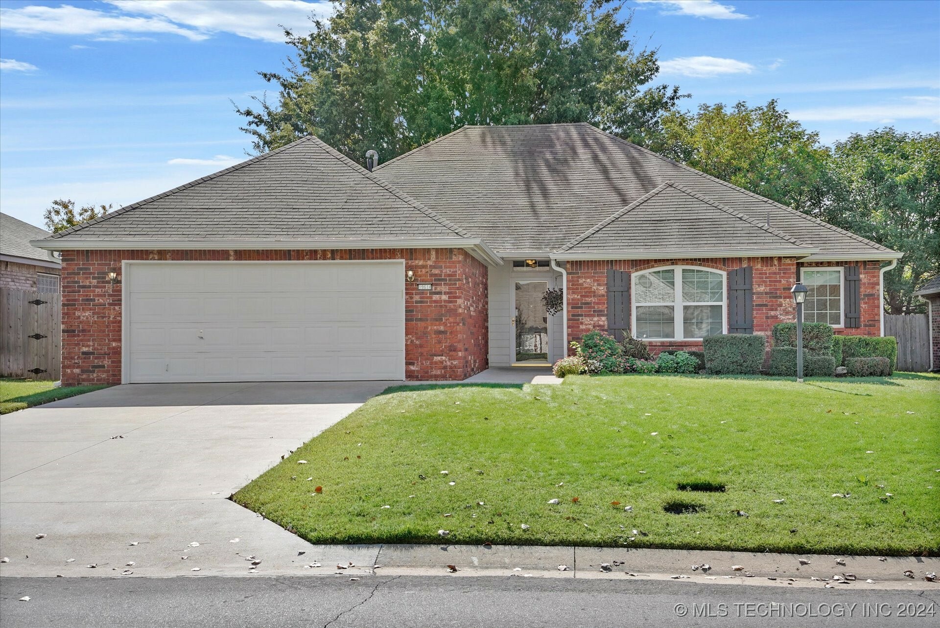 Property Photo:  19614 E 49th Street S  OK 74014 