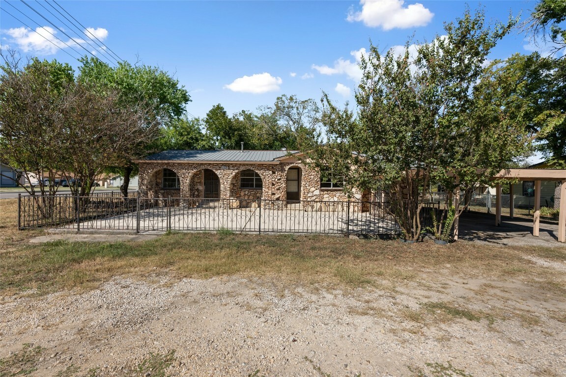 Property Photo:  112 Selvera Street  TX 78640 