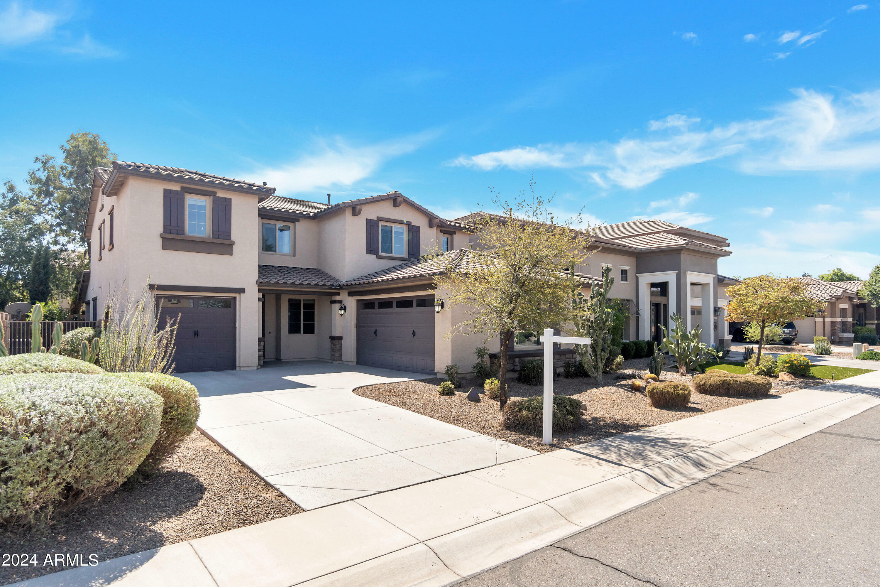 Property Photo:  2719 E Sourwood Drive  AZ 85298 