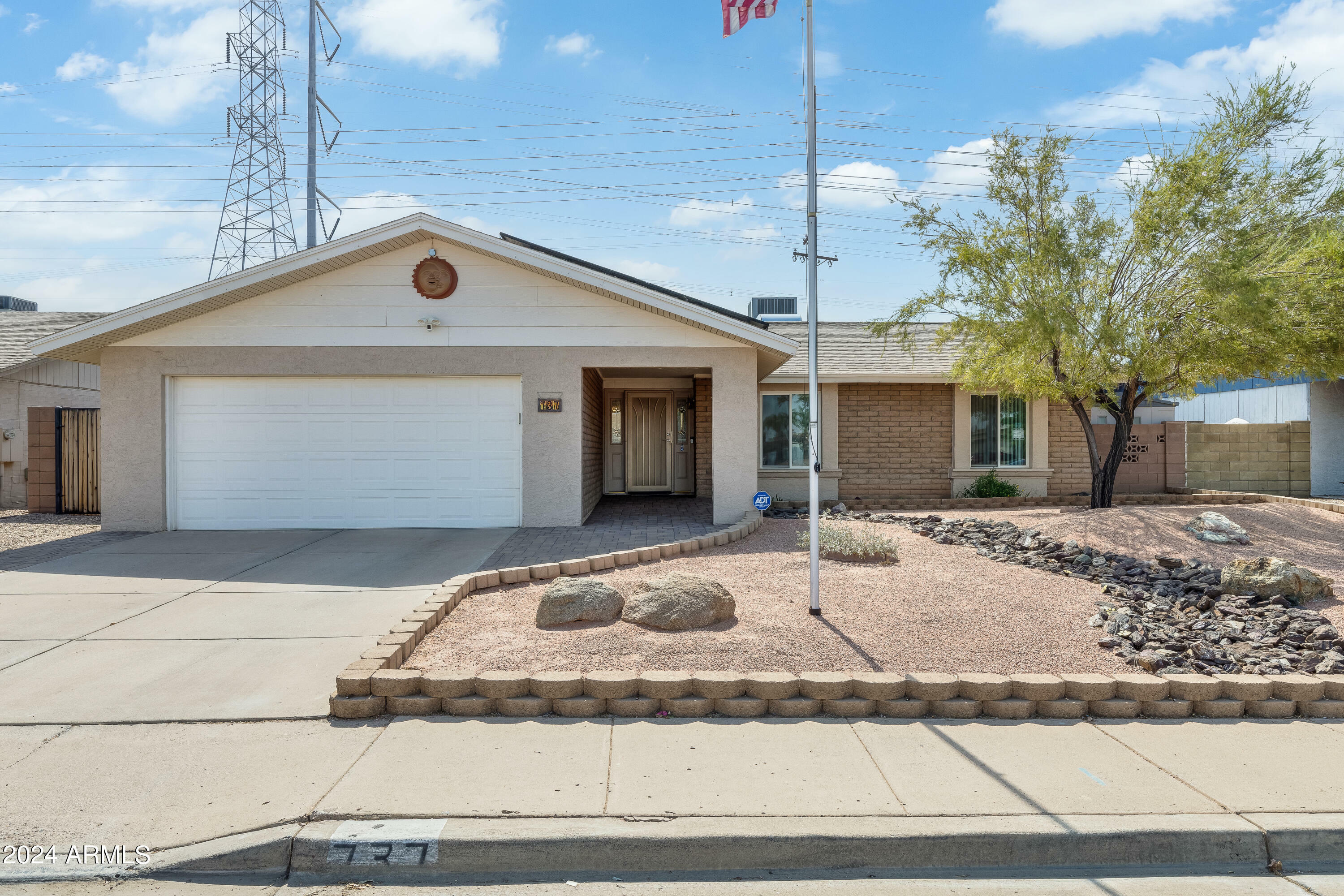 Property Photo:  737 W Peralta Avenue  AZ 85210 