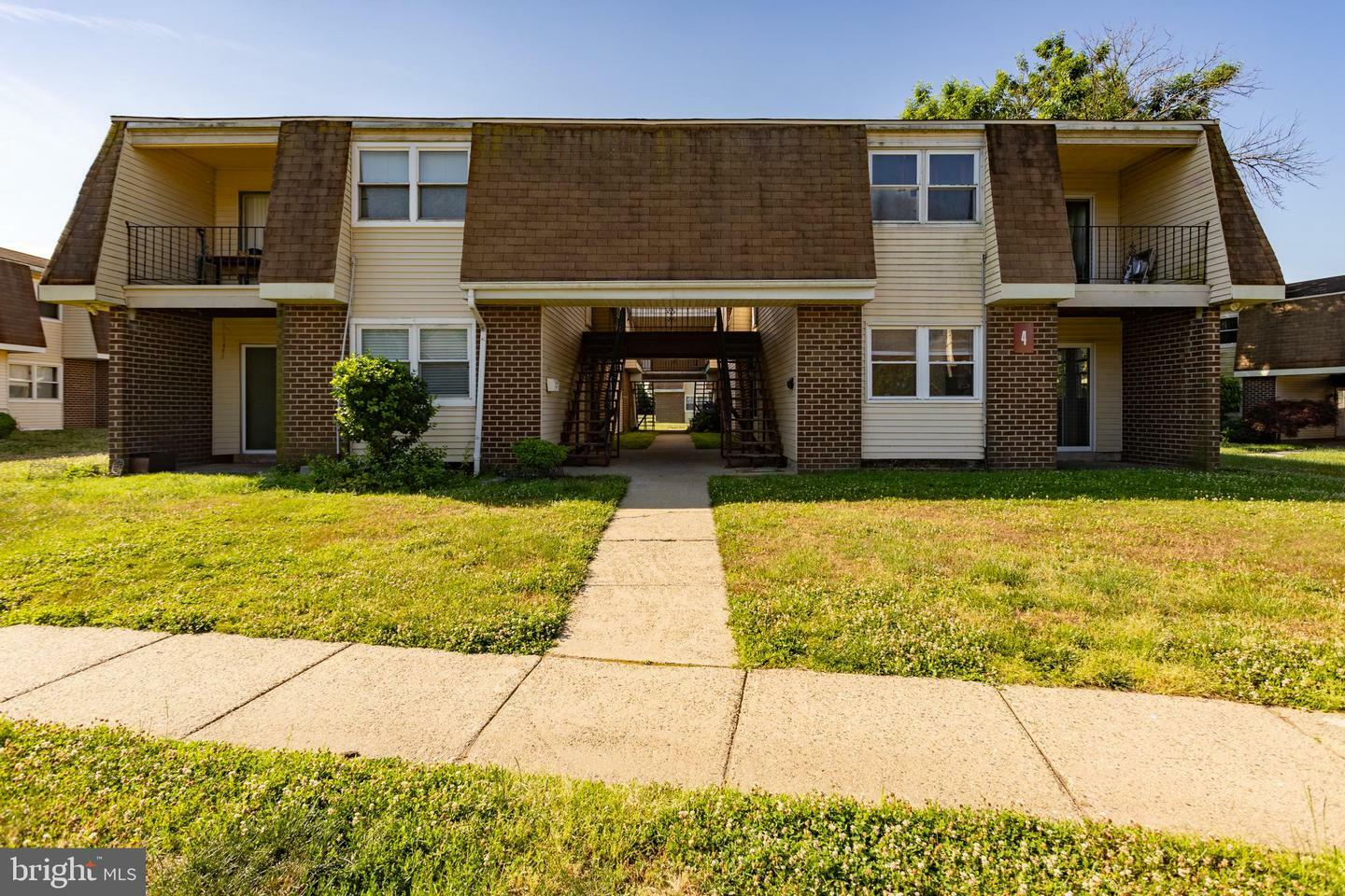 Property Photo:  4 Florence Tollgate 7  NJ 08518 