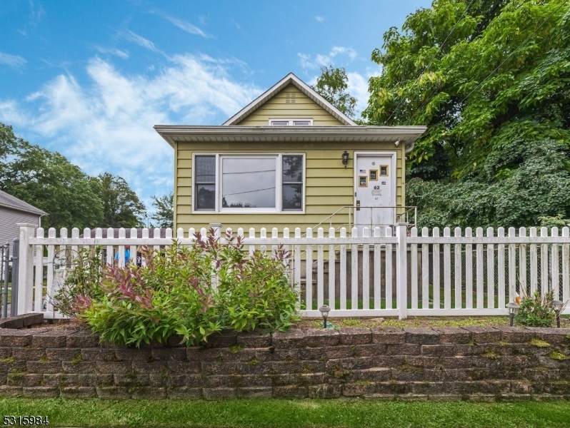 Property Photo:  62 Garden St  NJ 07663 