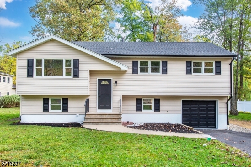Property Photo:  5 Hidden Glen Rd  NJ 07853 