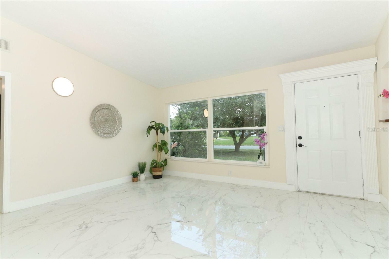 Property Photo:  118 N Sunland Drive  FL 32773 