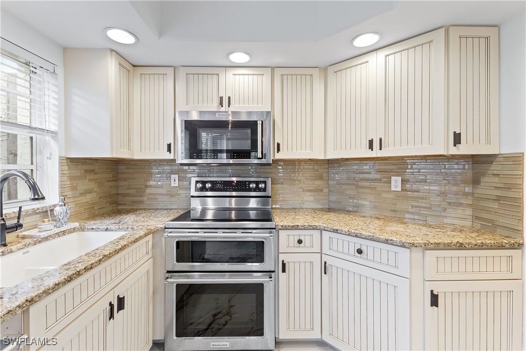 Property Photo: 13601 Worthington Way 1206 FL 34135