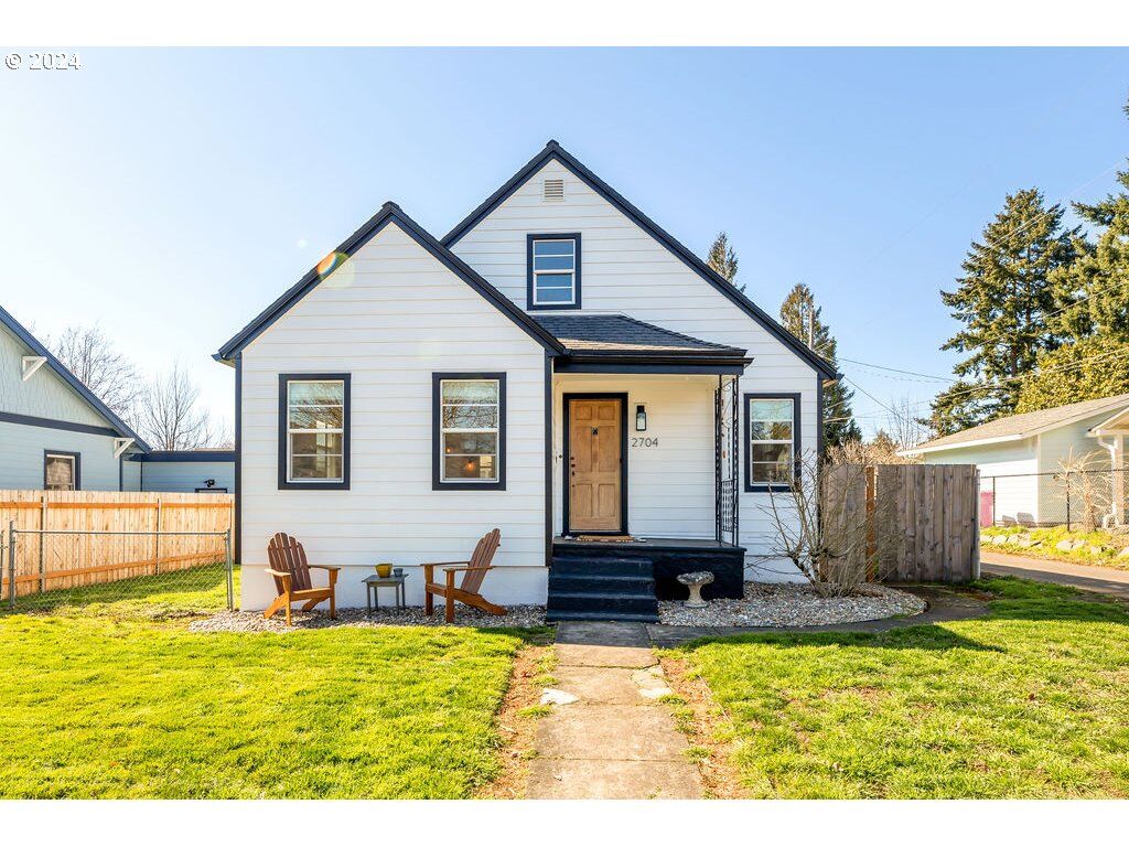 Property Photo:  2704 Grant St  WA 98660 