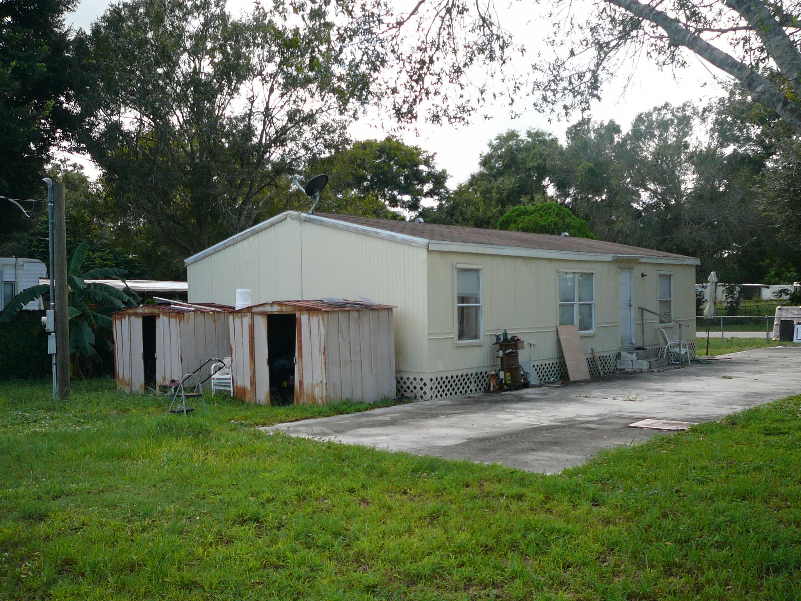 Property Photo:  1210 E Joy Lane  FL 34945 