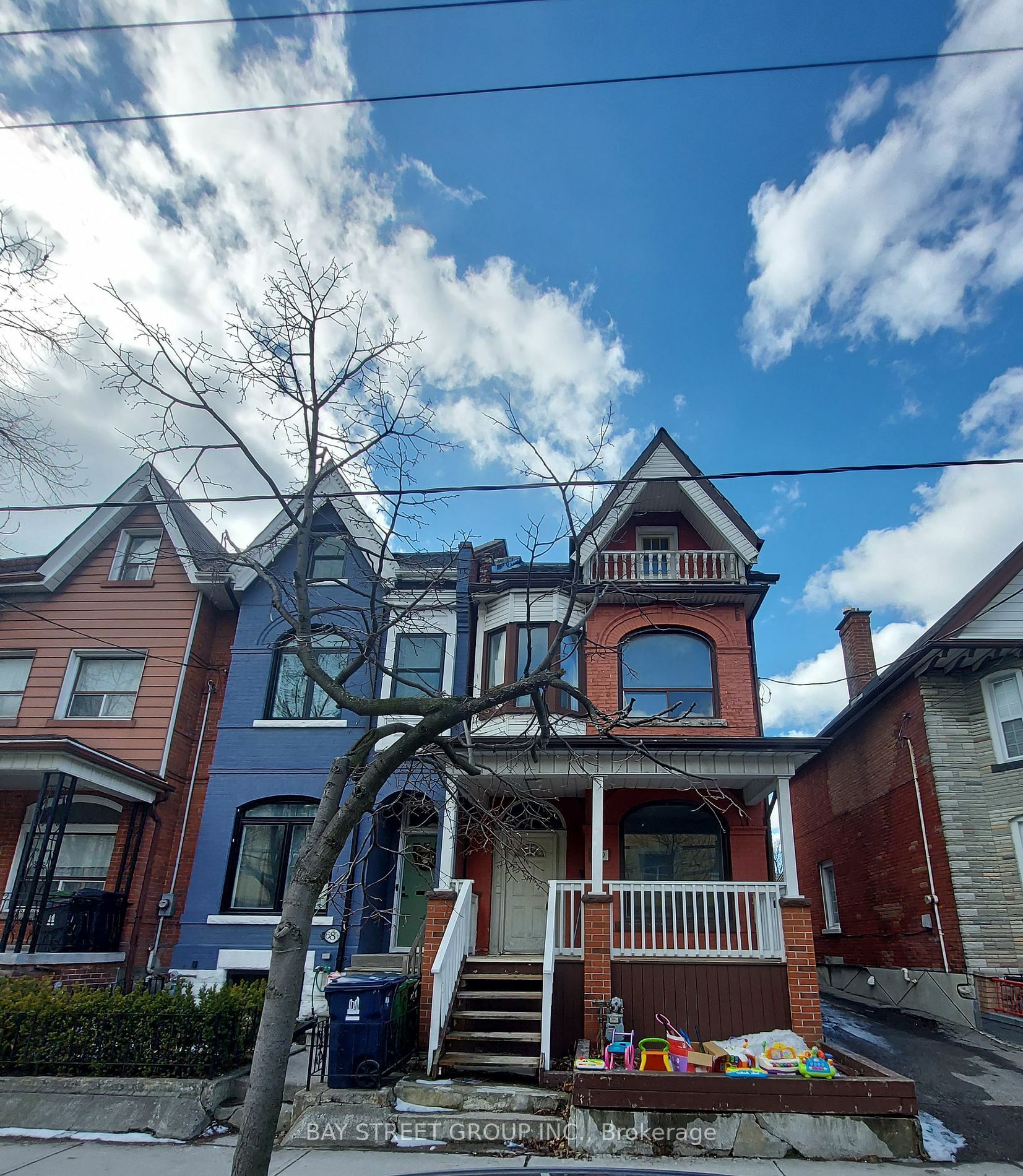 70 Lansdowne Ave  Toronto ON M6K 2V9 photo