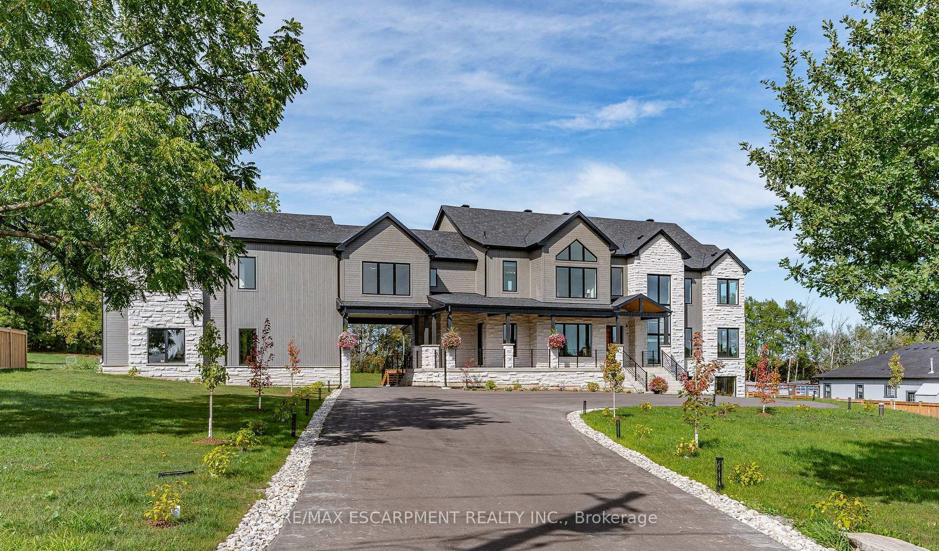 Property Photo: 8920 Wellington Rd 124 N/A ON N1H 6H7