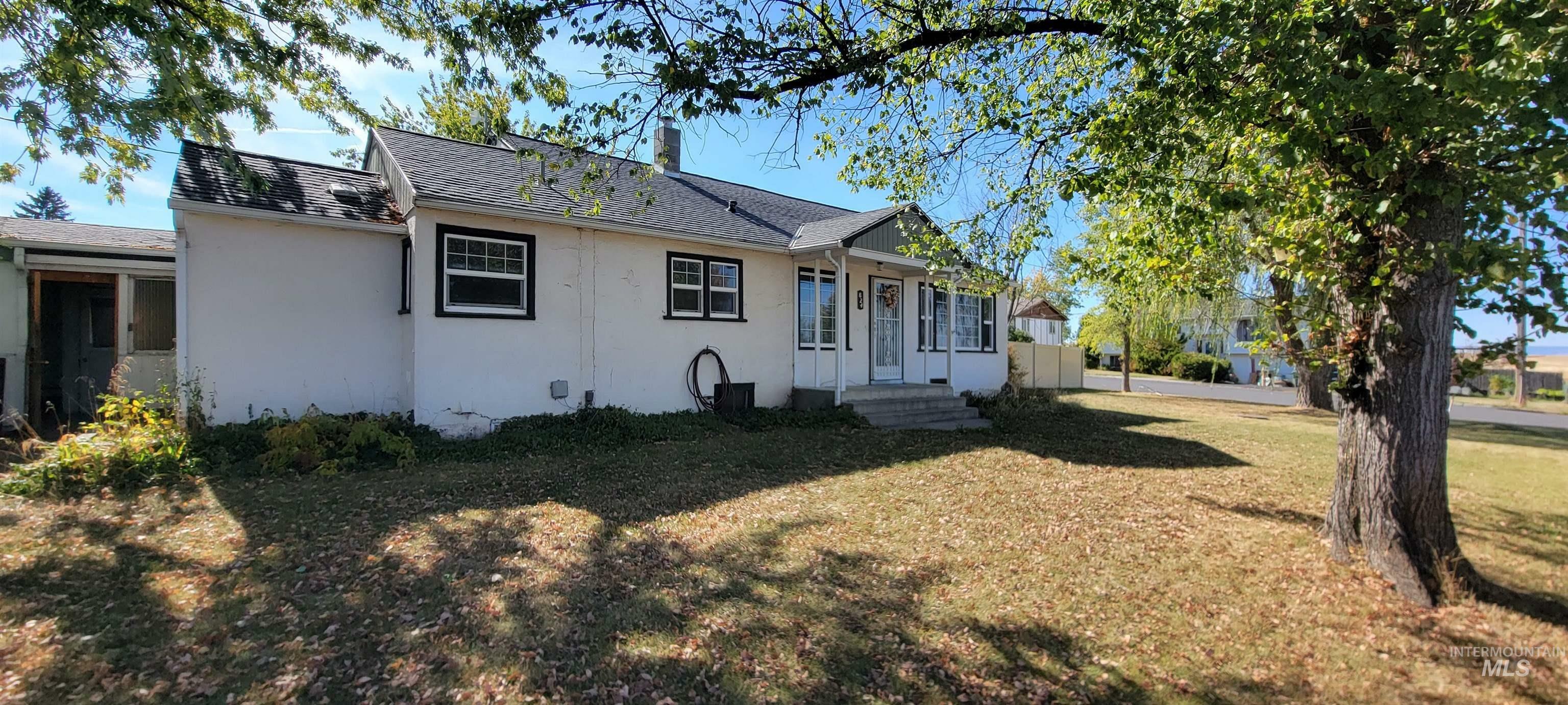 Property Photo:  824 Elk Street  ID 83530 