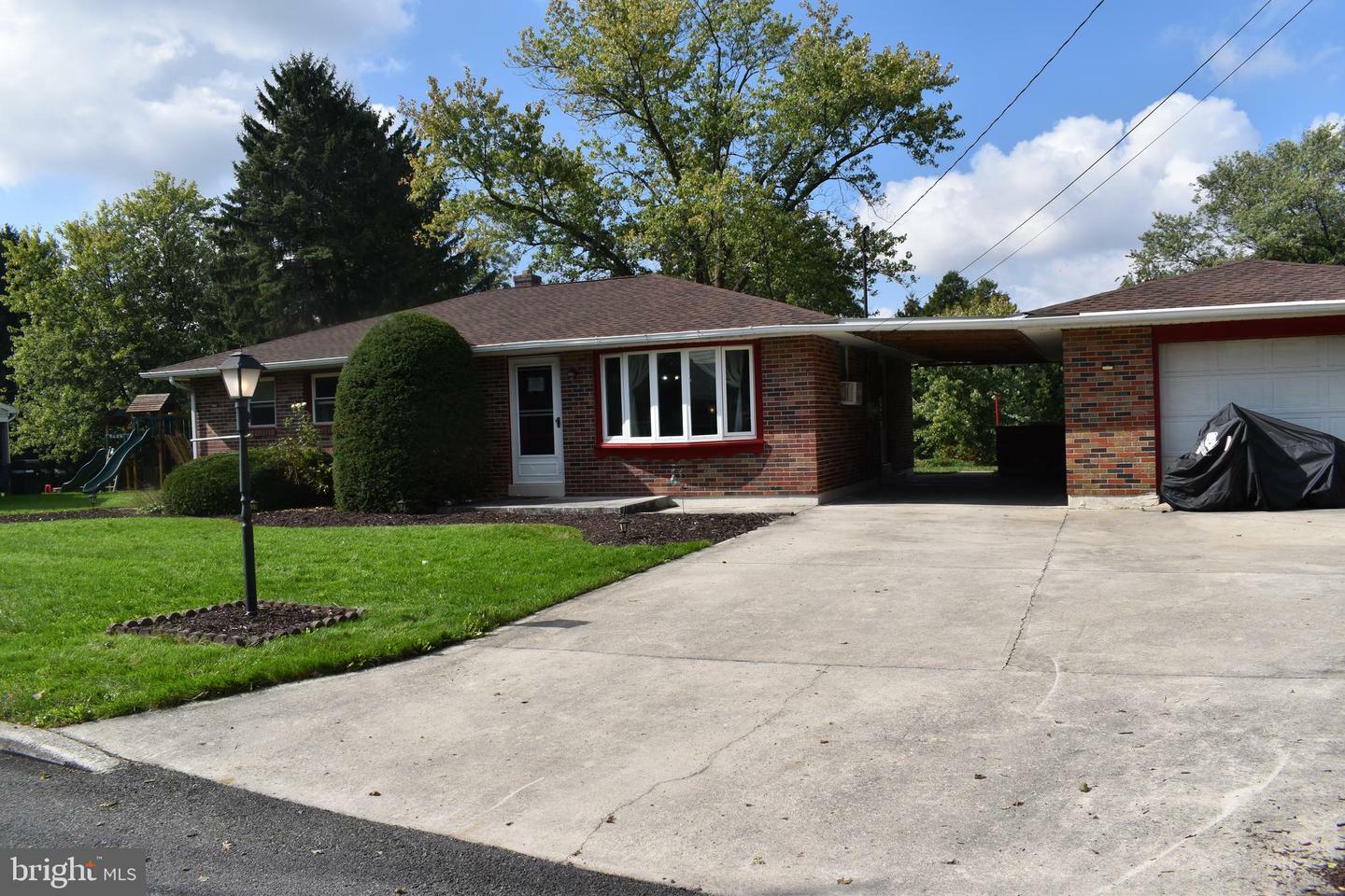 Property Photo:  21 Jayann Drive  PA 17042 