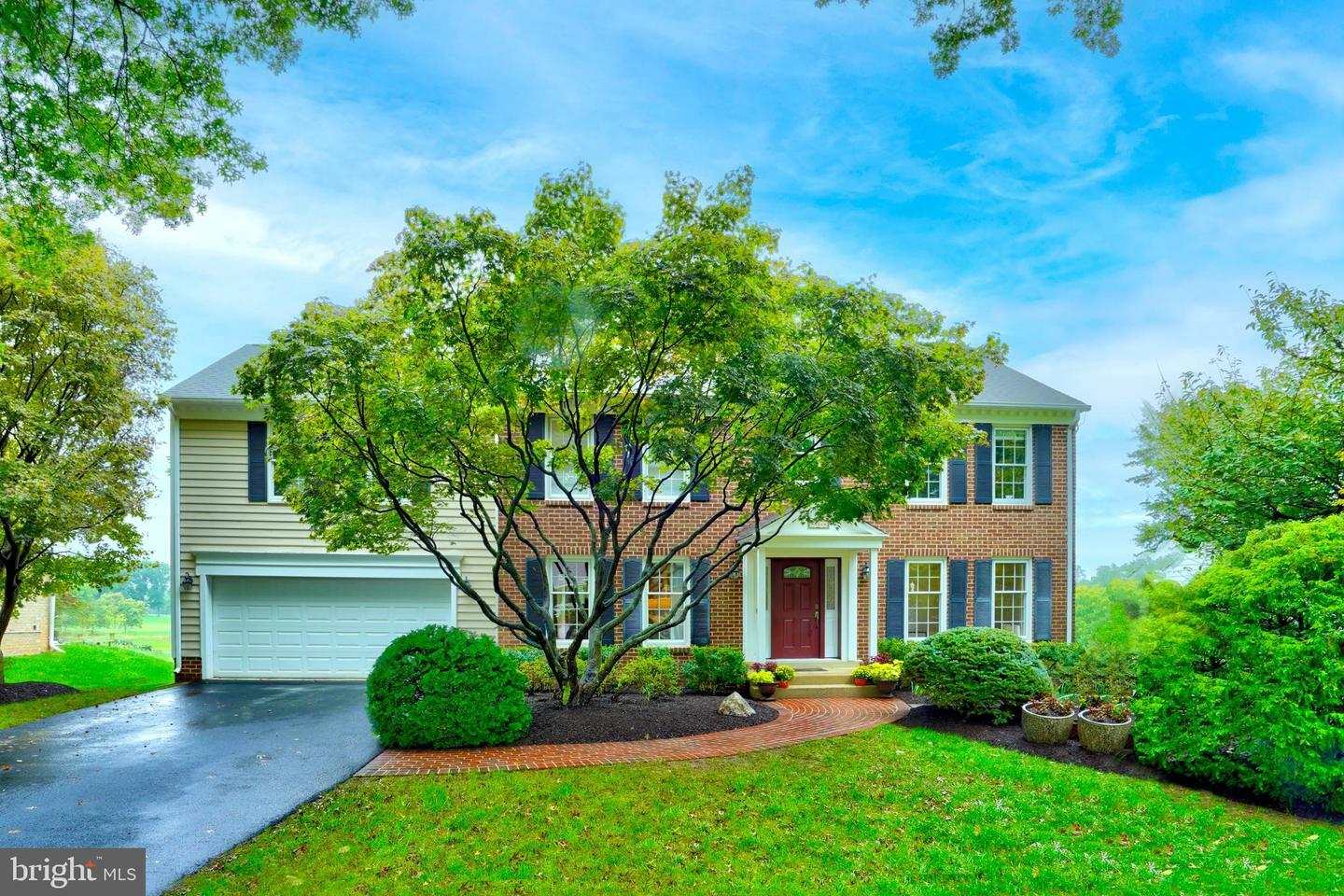 Property Photo:  988 Farm Haven Drive  MD 20852 