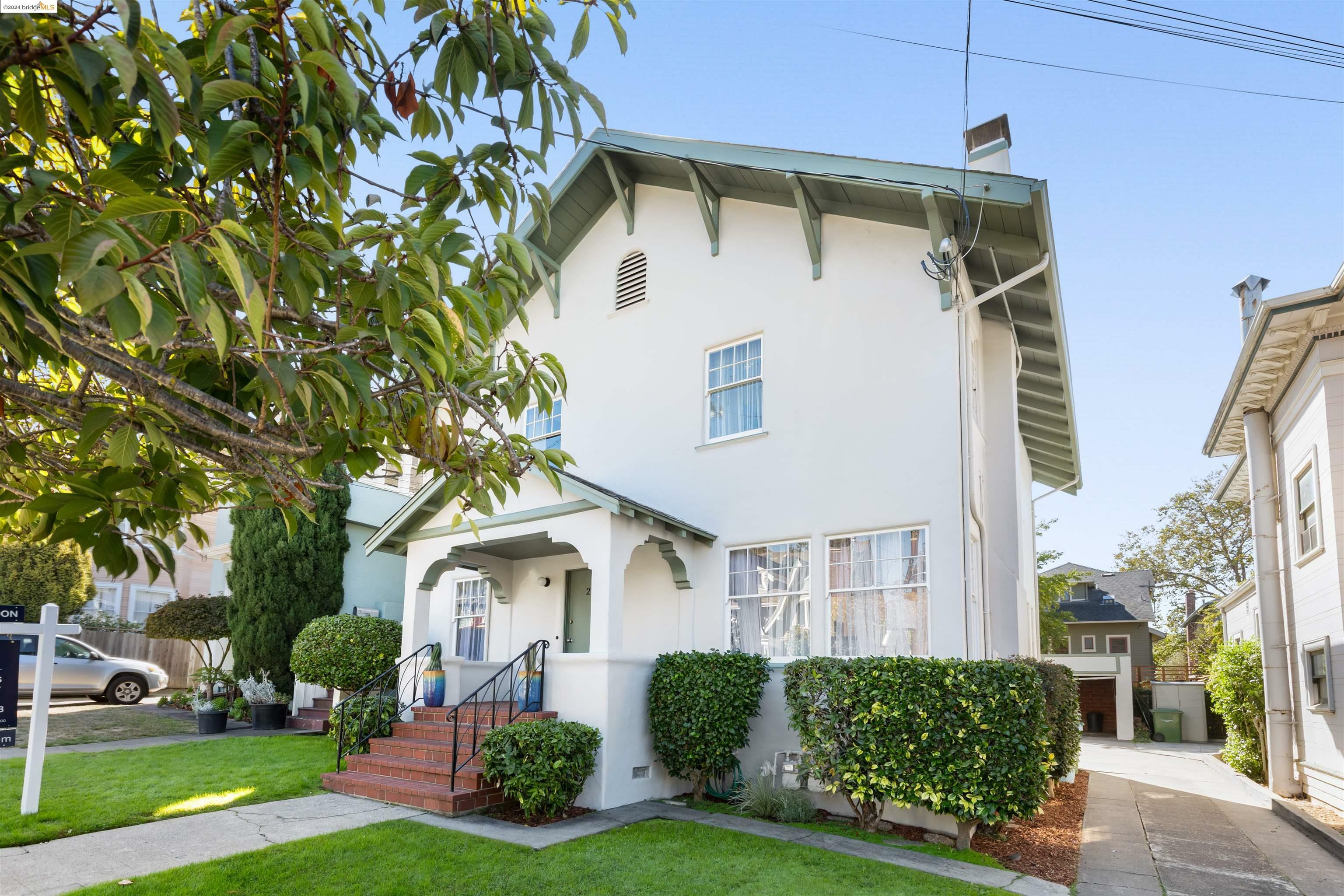 Property Photo:  2722 Derby St  CA 94705 