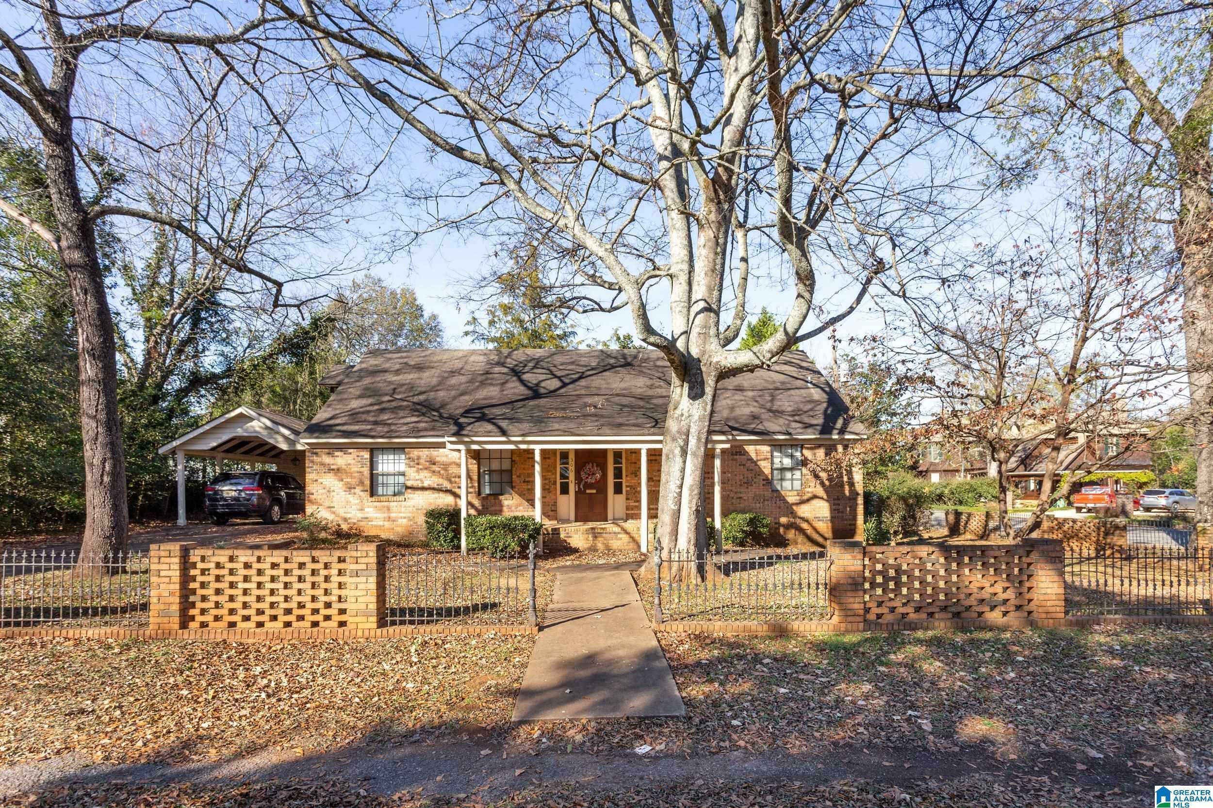 Property Photo:  306 Oak Street  AL 35160 