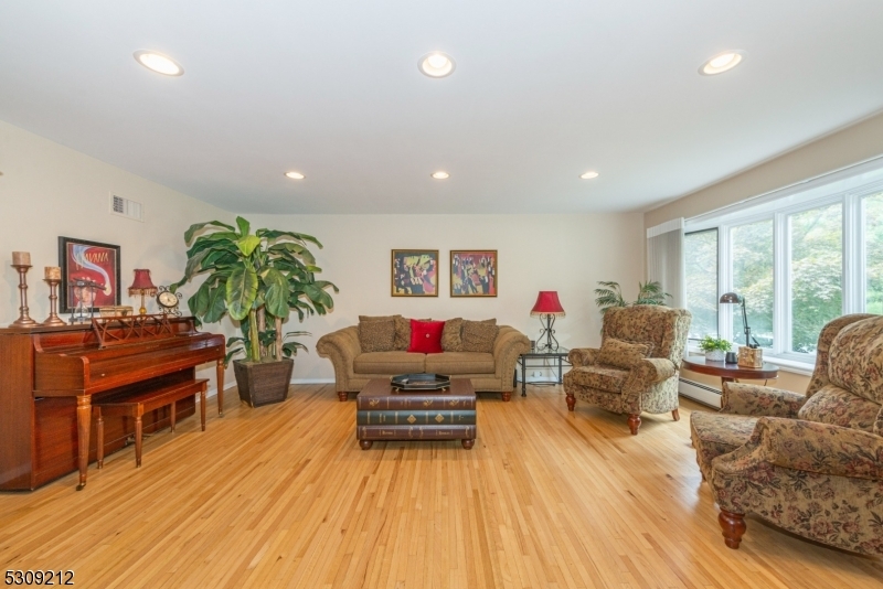 Property Photo:  41 Artillery Park Rd  NJ 07512 