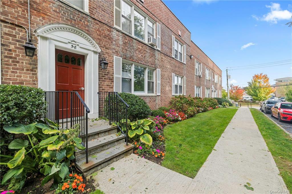 Property Photo:  14 Soundview Avenue 6  NY 10606 