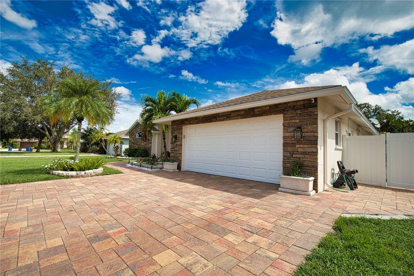 Property Photo:  5280 E Sunnydale Circle  FL 34233 