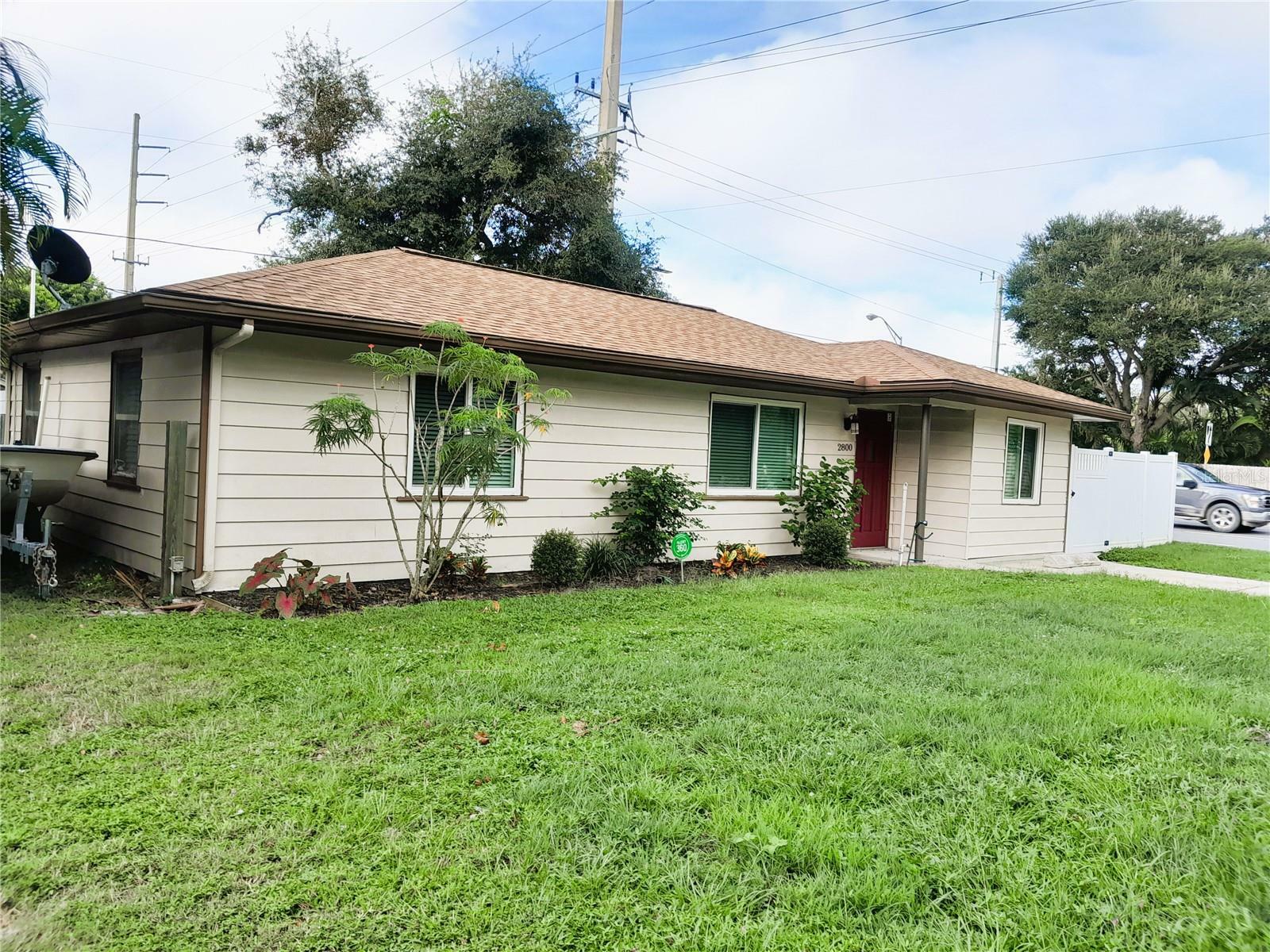 Property Photo:  2800 Poplar Street  FL 34237 