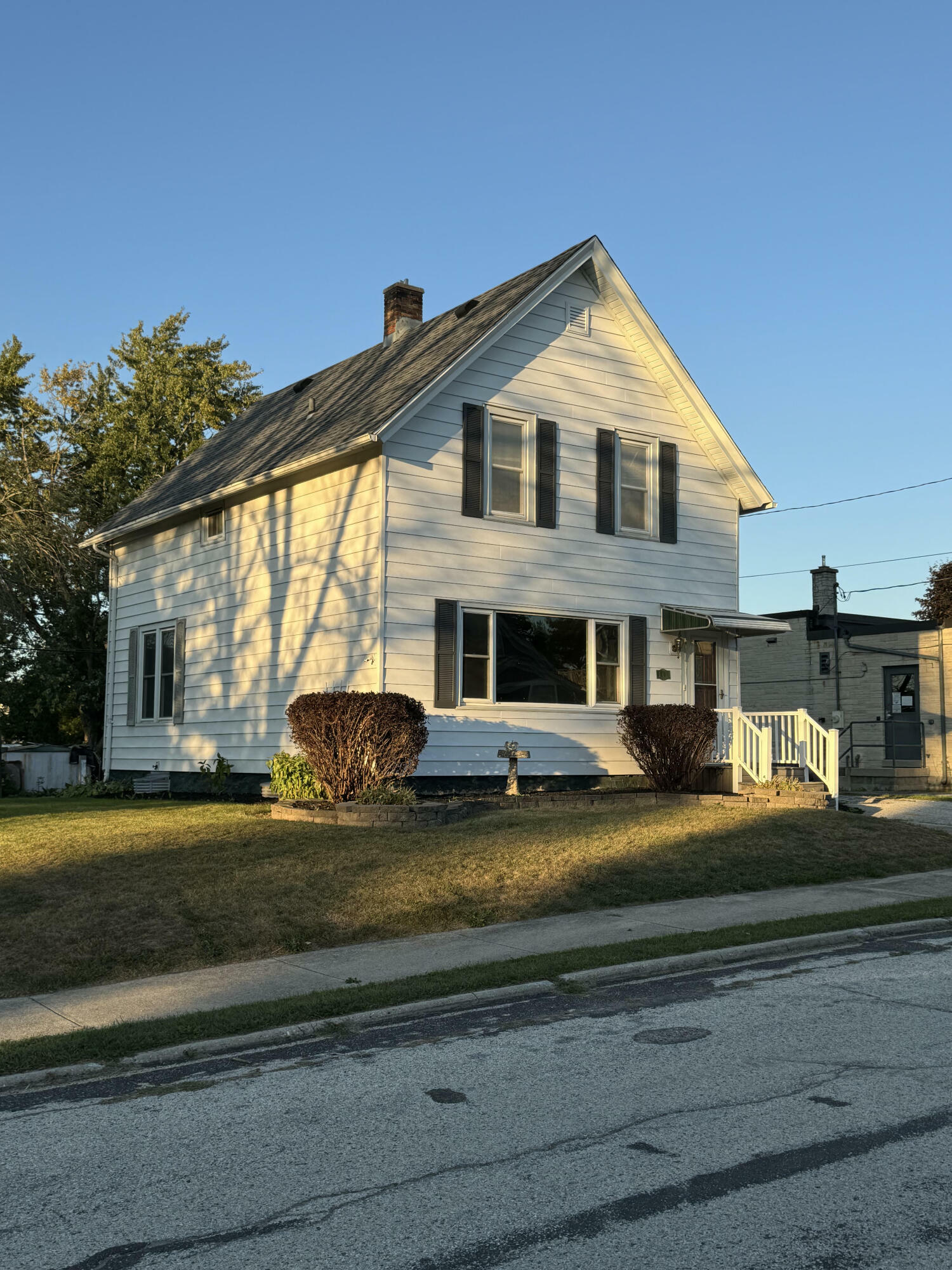 Property Photo:  142 Lincoln St  WI 54245 