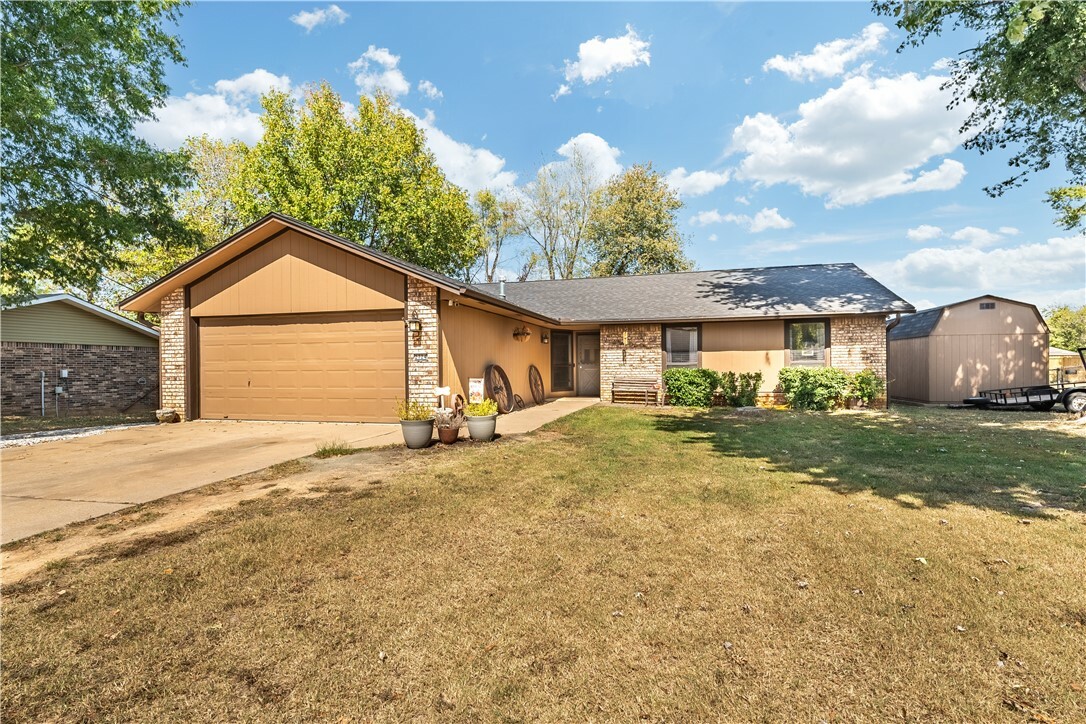 Property Photo:  2724 W Quail Drive  AR 72704 