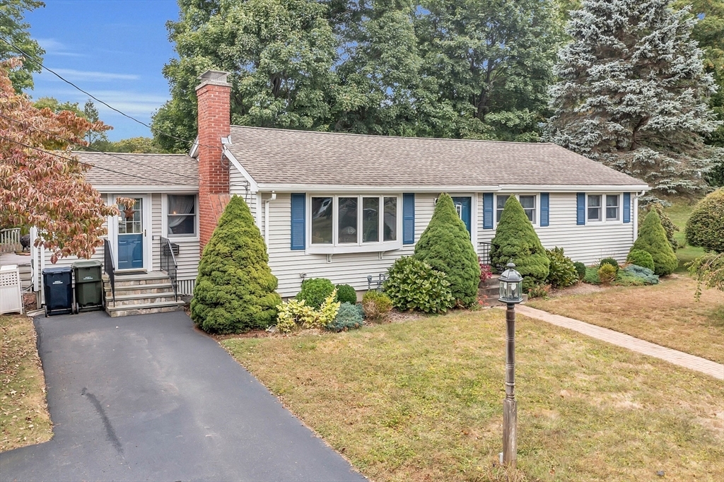 Property Photo:  43 Farmington Circle  MA 01752 