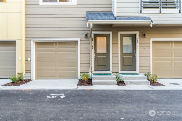 Property Photo: 15733 NE 14th Terrace 2606 WA 98008