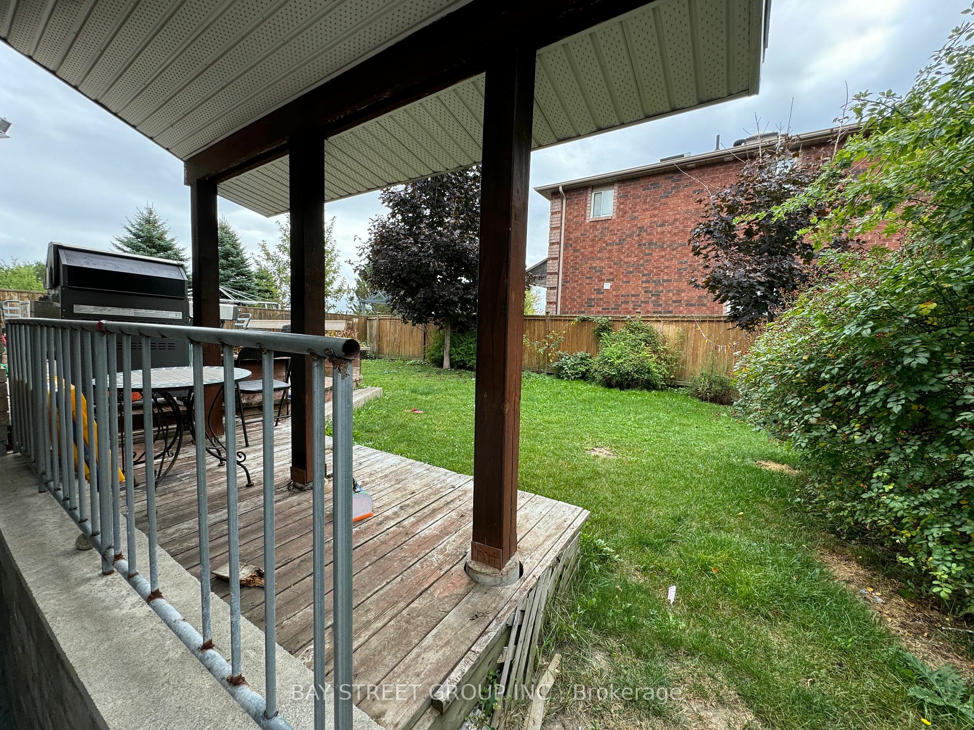 Property Photo:  231 Dunsmore Lane  ON L4M 7A3 