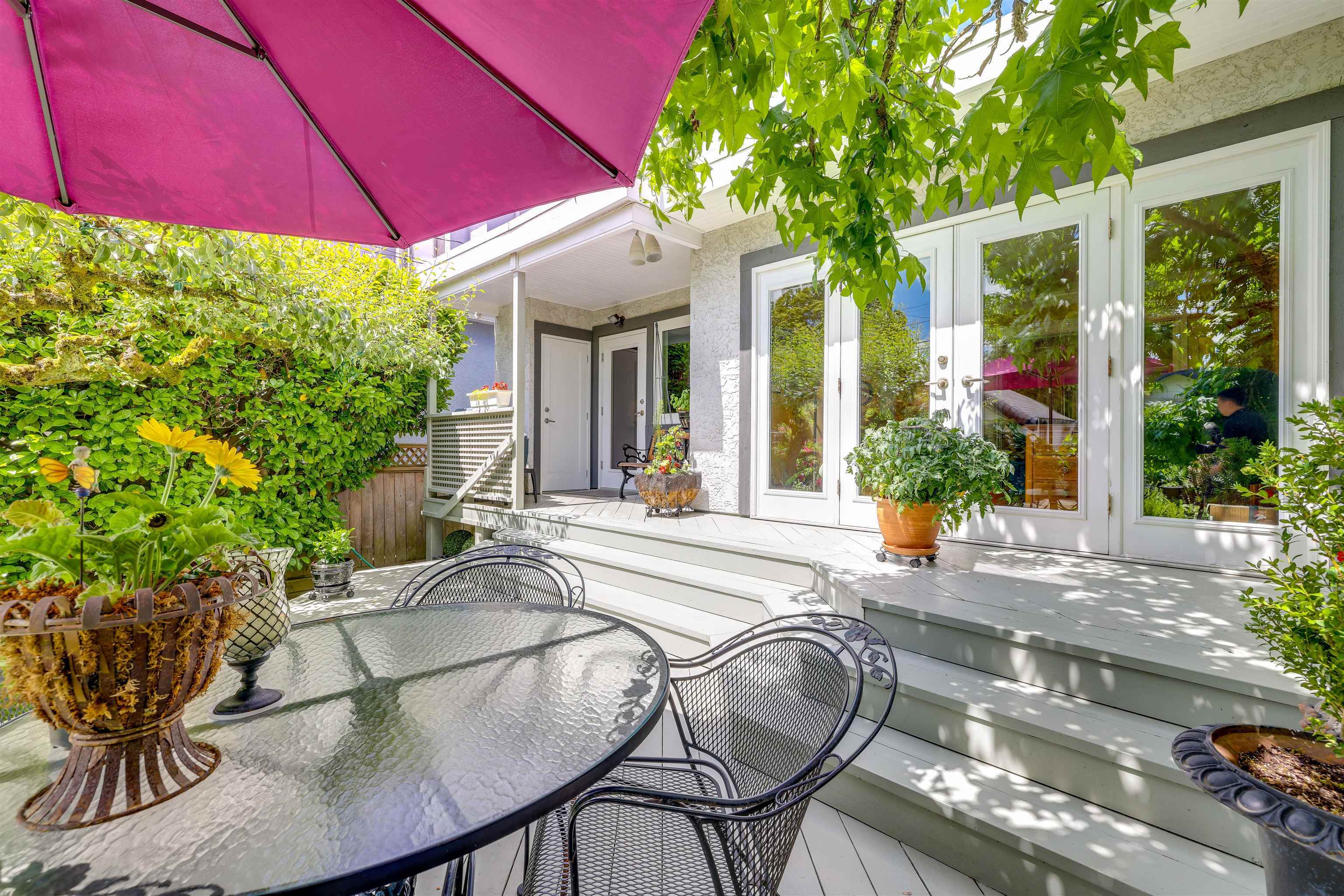 Property Photo:  252 W 23rd Avenue  BC V5Y 2H3 