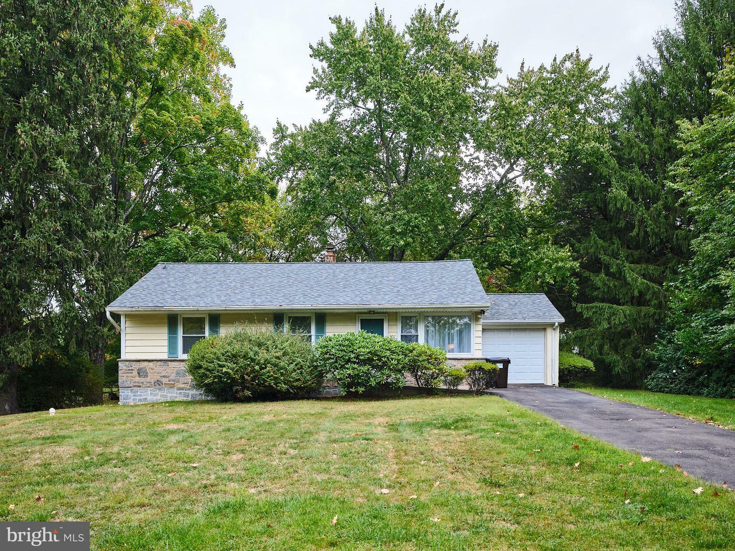 Property Photo:  307 Edgeboro Drive  PA 18940 