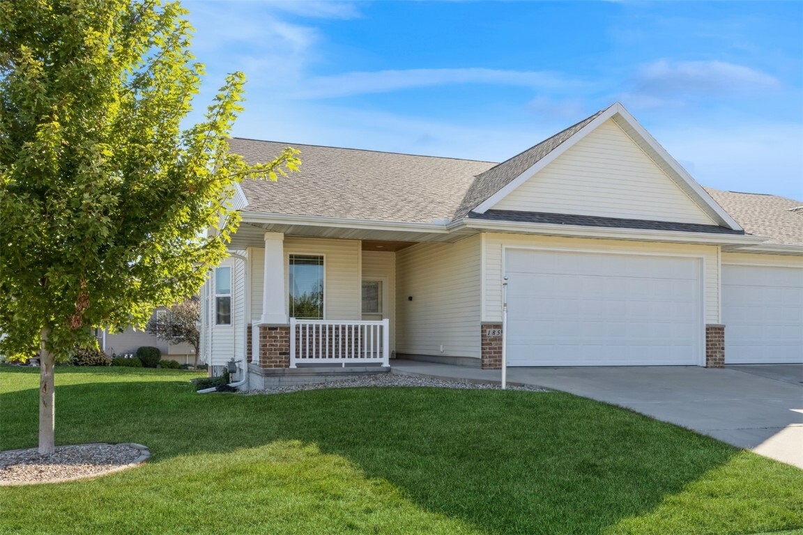 Property Photo:  185 Ridge View Drive  IA 52228 