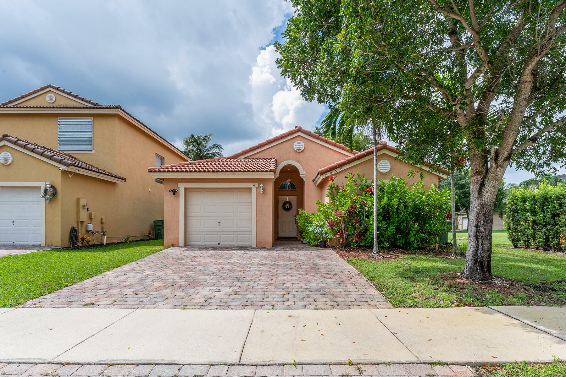 Property Photo:  2058 SE 17th Street  FL 00000 