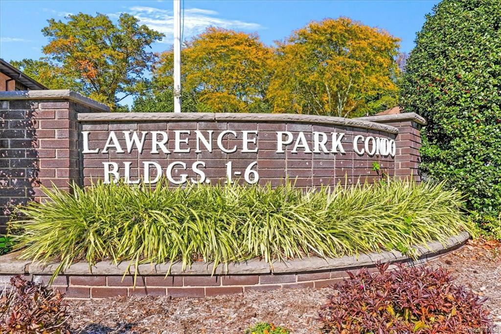 Property Photo:  2 W Lawrence Park Drive 11  NY 10968 