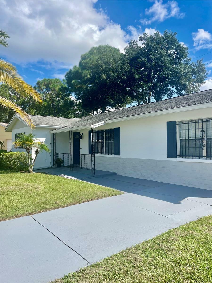 Property Photo:  858 Darwin Drive  FL 32701 