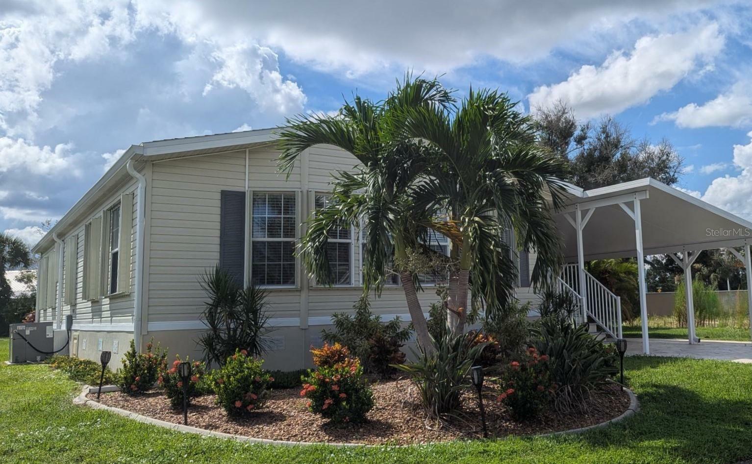 Property Photo:  2100 Kings Highway 979  FL 33980 