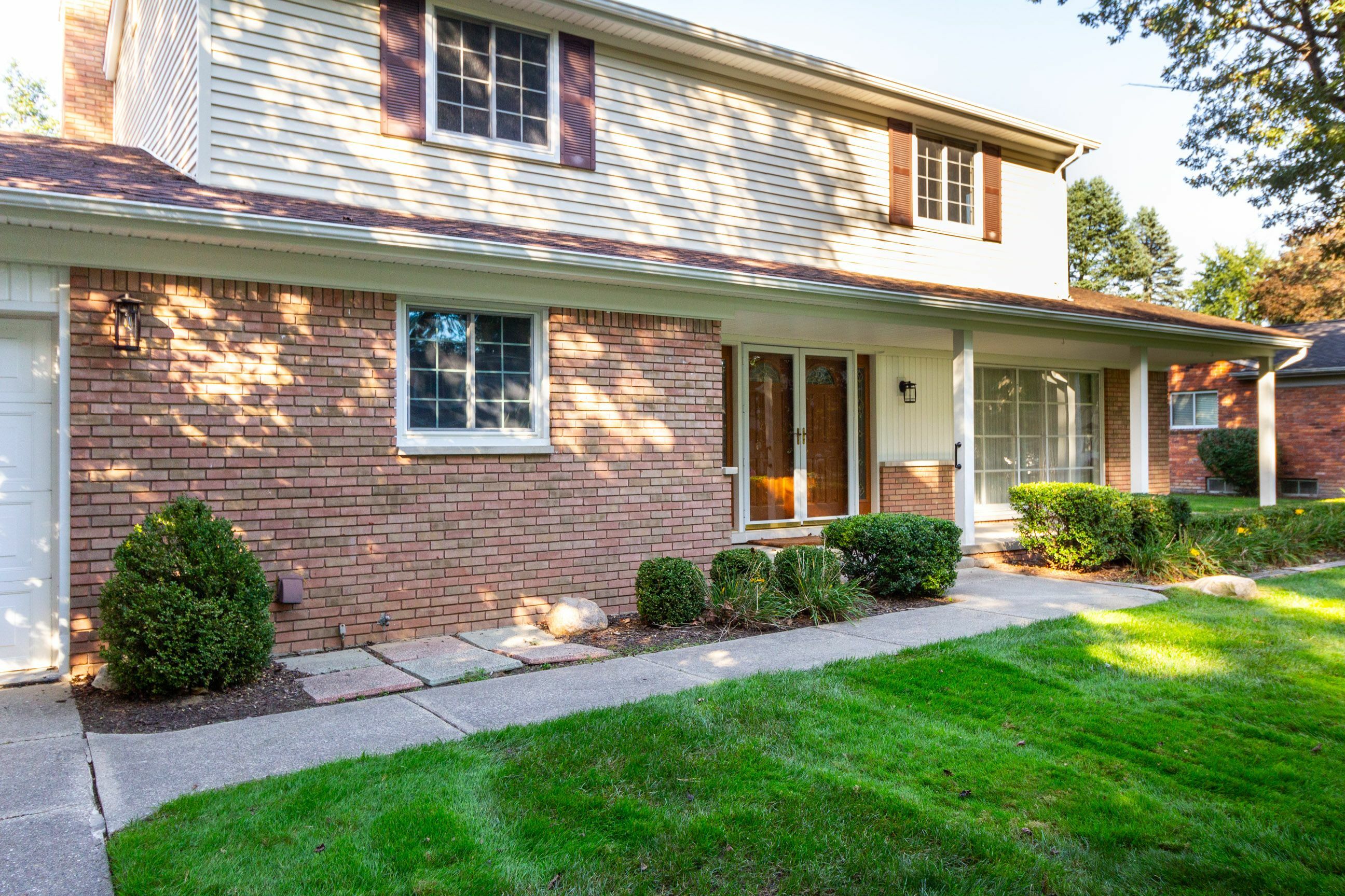 Property Photo:  19891 Thousand Oaks Drive  MI 48036 1891 