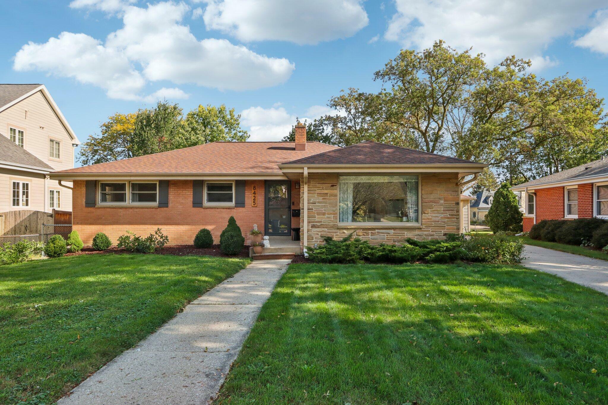 8425 Ravenswood Cir  Wauwatosa WI 53226 photo