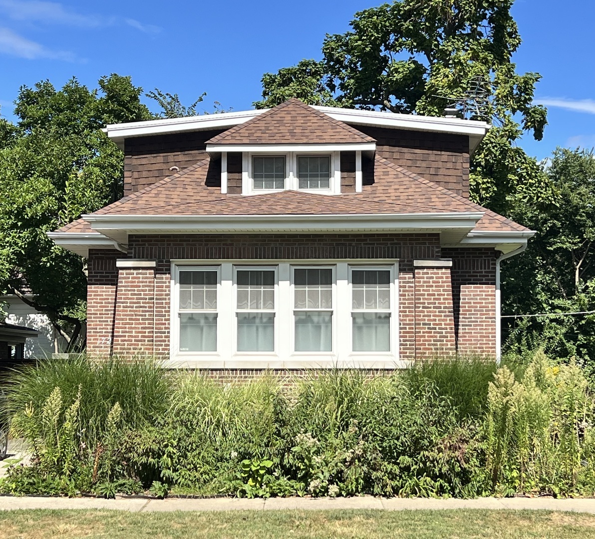 Property Photo:  1723 Greenleaf Street  IL 60202 