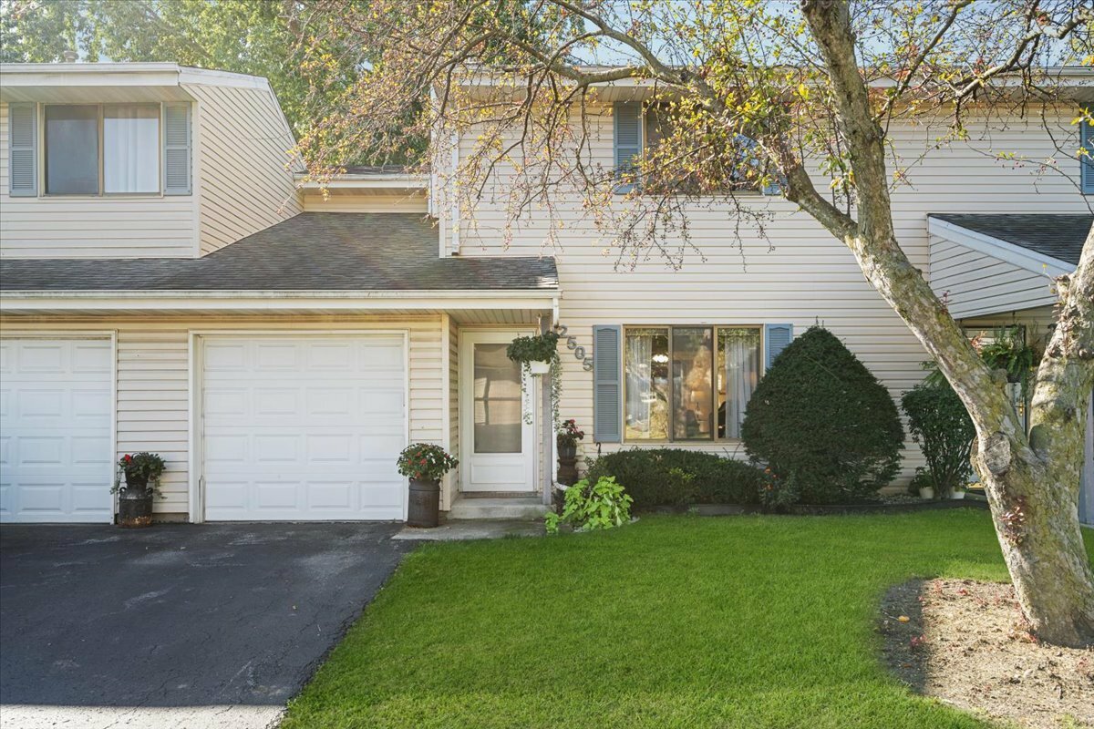 Property Photo:  2505 Iris Lane  IL 60403 