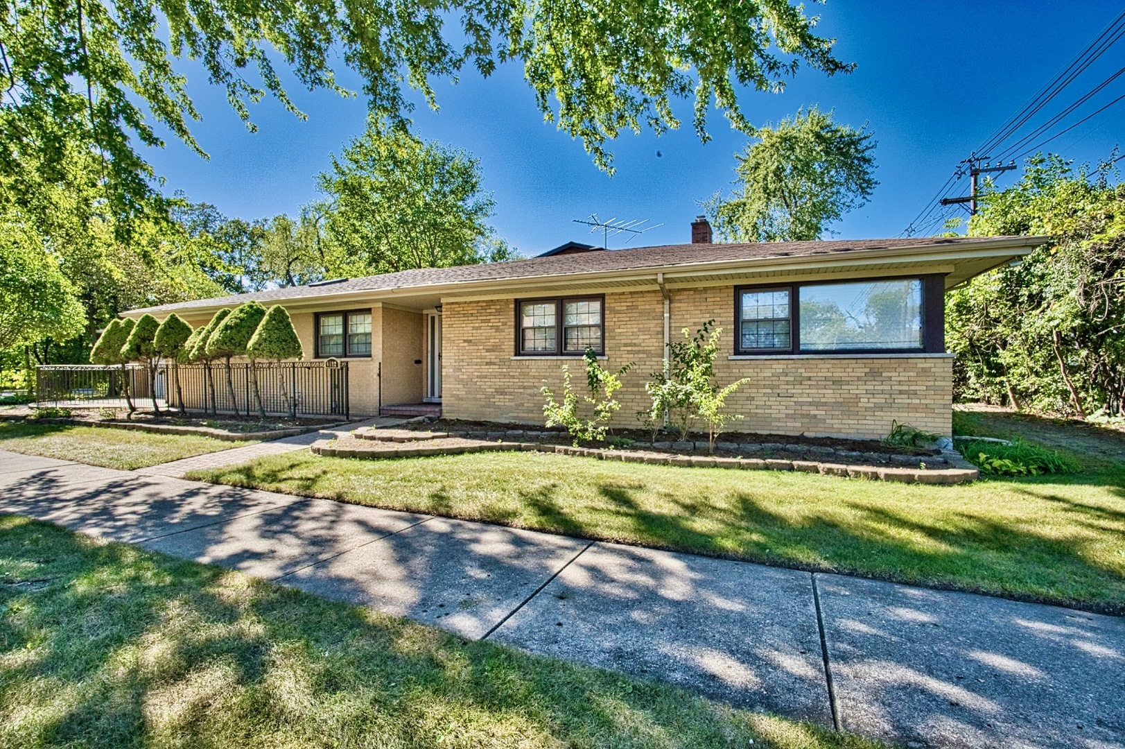 Property Photo:  6802 N Lowell Avenue  IL 60712 