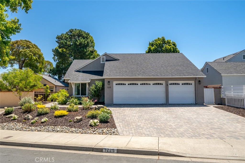 Property Photo: 1225 Laguna Lane CA 93405