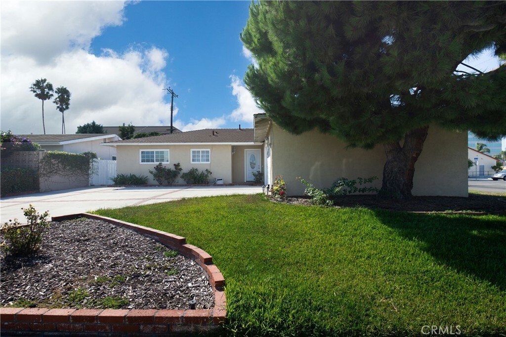 17121 Granada Lane  Huntington Beach CA 92647 photo