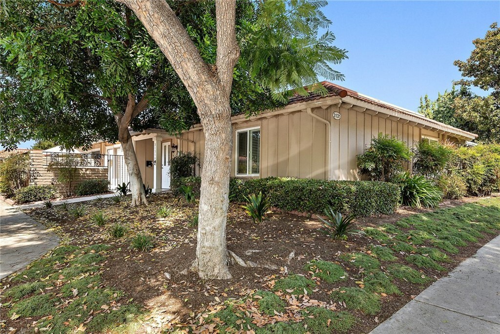 Property Photo:  3131 N Via Serena  CA 92637 