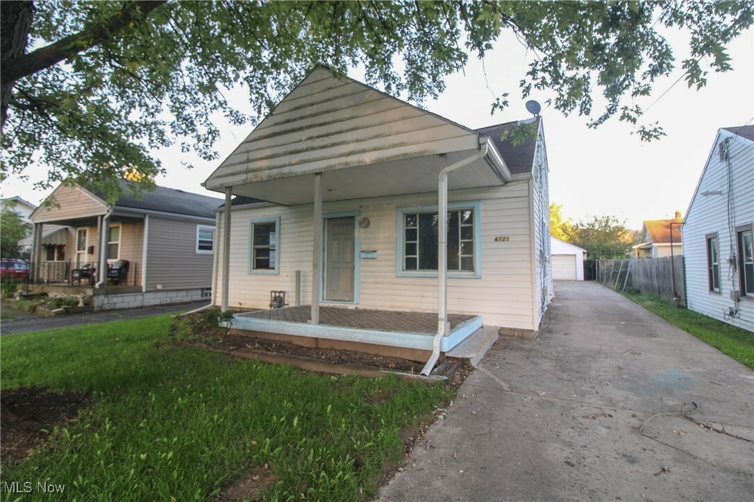 Property Photo:  4721 Southern Boulevard  OH 44512 