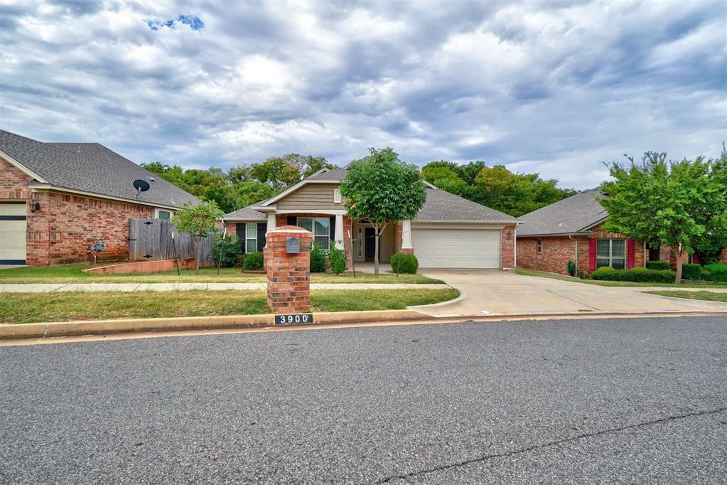 Property Photo:  3900 Sierra Vista Way  OK 73071 