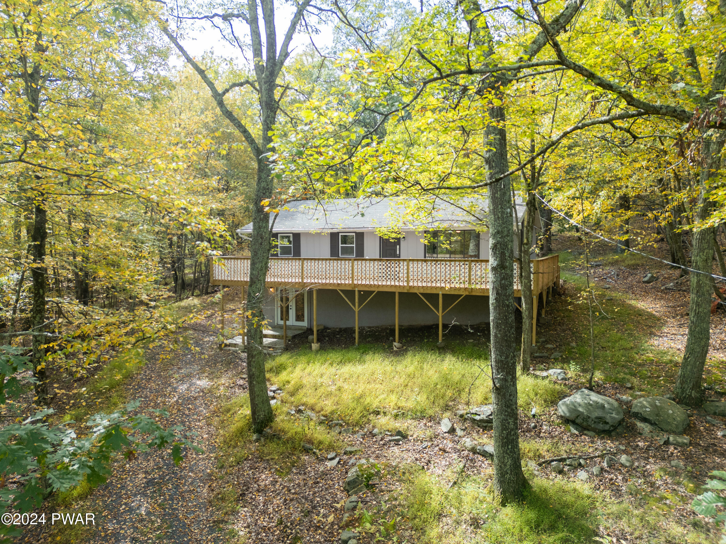 Property Photo:  1150 Cardinal Court  PA 18324 