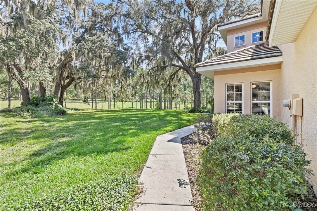 Property Photo:  1560 W Sweet Oaks Court  FL 34461 