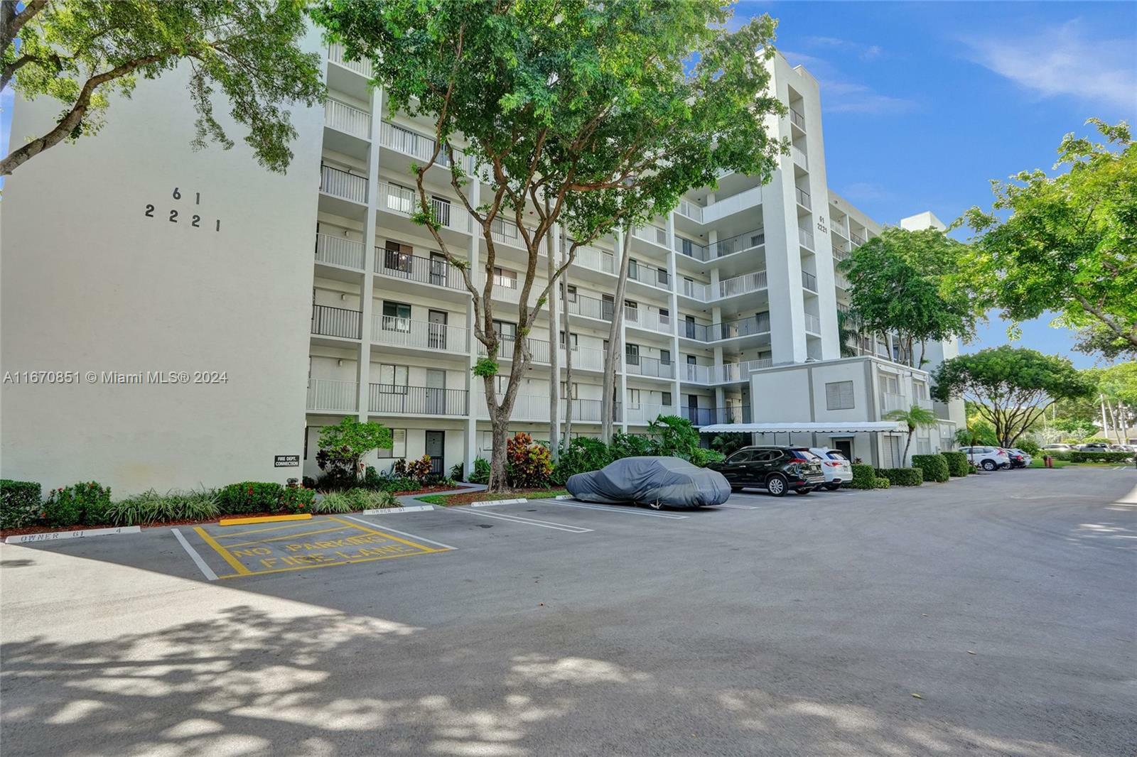 Property Photo: 2221 Cypress Island Dr 701 FL 33069