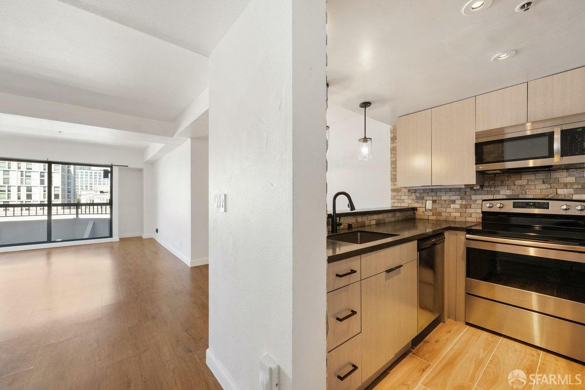 Property Photo:  601 Van Ness Avenue 809  CA 94102 