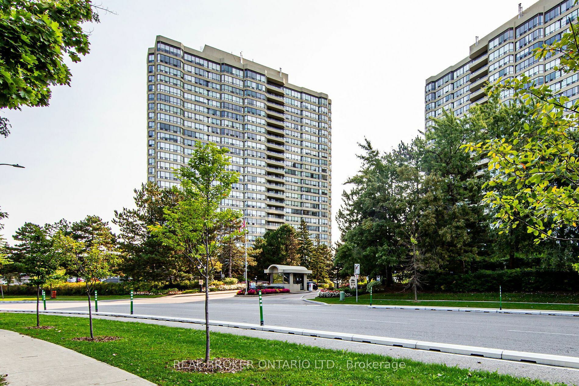 22 Hanover Rd 2107  Brampton ON L6S 5K7 photo